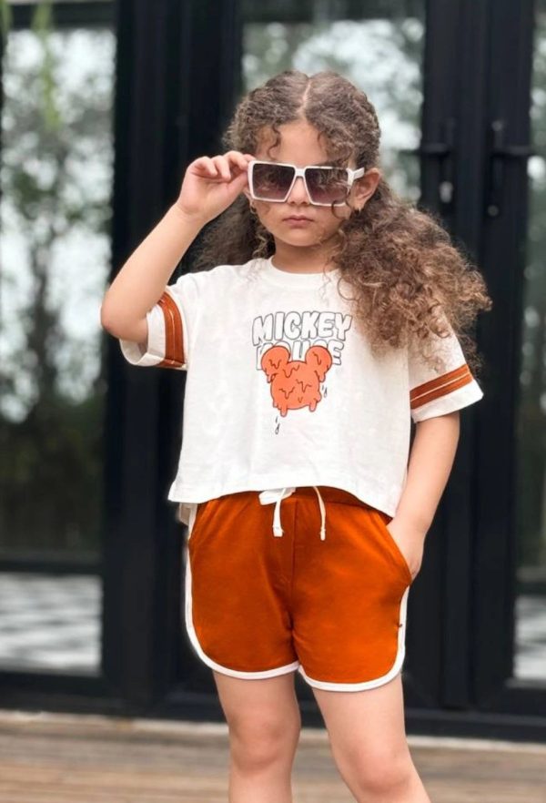 ست کراپ و شلوارک MICKEY NZDE با جنس سوپر پنبه فول لایکرا، ضدحساسیت و بدون دون، مناسب سنین 2 تا نوجوان