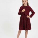 کت و سارافون یلدایی دخترانه تانیس رنگ زرشکی روی تن دختر بچه، مناسب ۲ تا ۹ سال