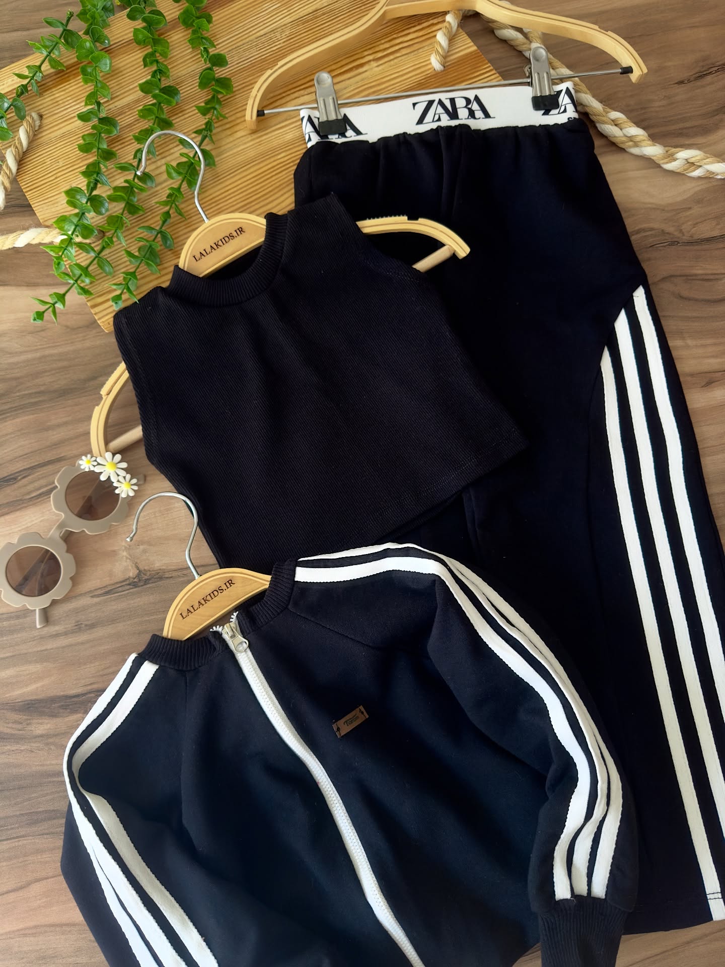 ست سهتکه دخترانه اسپرت مشکی – سوییشرت زیپدار، تاپ کشبافت و شلوار دورس