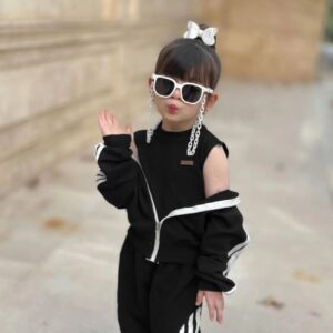 ست سه‌تکه دخترانه اسپرت مشکی – سوییشرت زیپ‌دار، تاپ کشبافت و شلوار دورس