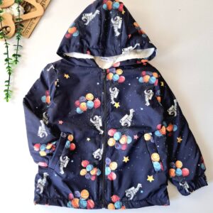 سویشرت بارانی سورمه‌ای بچگانه با طراحی فضانورد و بادکنک‌های سیاره‌ای – مناسب ۲ تا ۷ سال